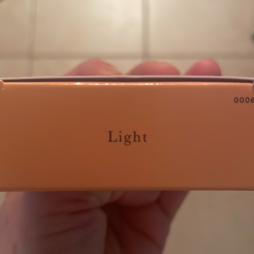Laura Gellar Baked Balance-n-Brighten Color Correcting Foundation-Light (New) - Picture 3 of 3